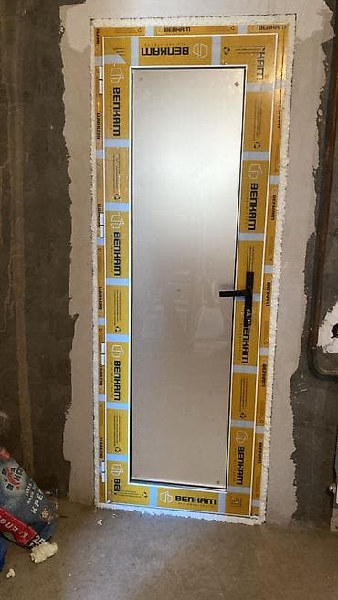 Алюминиевая дверь BENKAM с остеклением. - Профиль: алюминий BENKAM