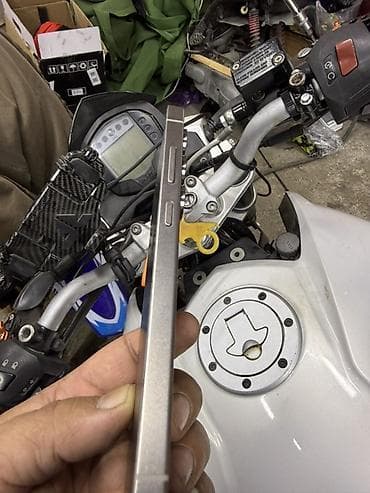 Мобильные телефоны и аксессуары: Samsung Galaxy S25 Ultra, Б/у, 256 ГБ, цвет - Серебристый, 2 SIM — 3