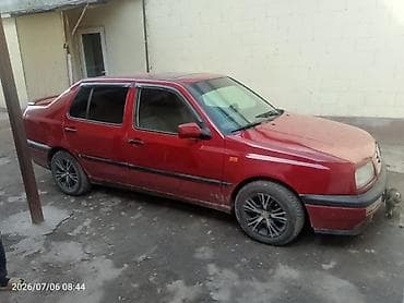 Транспорт: Volkswagen Vento: 1992 г., 1.8 л, Механика, Бензин, Седан — 2