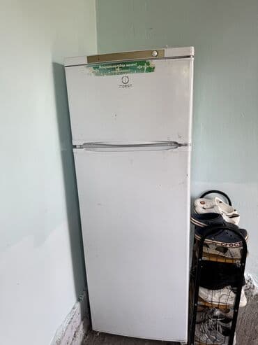 телевизор ч б: Муздаткыч Indesit, Колдонулган, Эки камералуу, 60 * 170 * 60 — 2