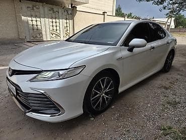 prius v: Toyota Camry: 2022 г., 2.5 л, Вариатор, Гибрид, Седан — 1