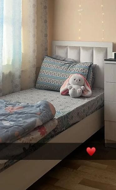 small table: Односпальная кровать с мягким изголовьем - Размер спального места — 1
