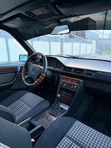 c 220: Mercedes-Benz W124: 1993 г., 2.2 л, Механика, Бензин, Седан — 7