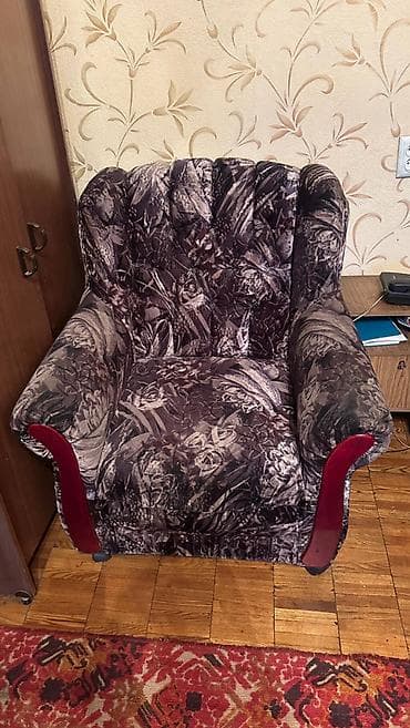 Отдам даром: Бесплатно отдаётся мебель! 1. Два кресла 2. Диван 3. Две кровати — 4