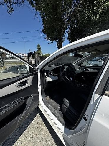 прикурит машину: BYD Qin: 2023 г., Седан — 3