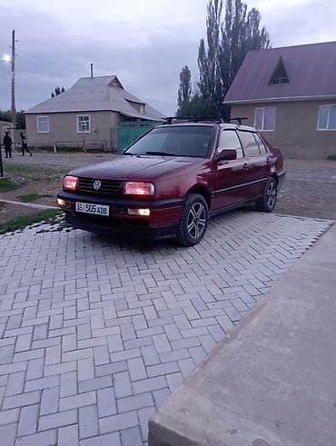 Продажа авто: Volkswagen Vento: 1993 г., Седан — 1