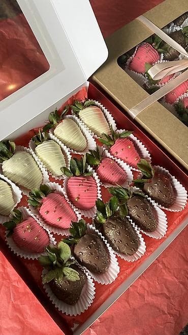 дни рождения: 🍓 Клубника в шоколаде 🍫 Свежая, сочная клубника в нежном шоколаде! 🎁 — 2