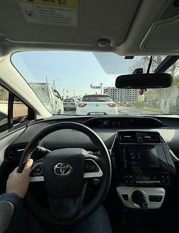 Toyota: Toyota Prius: 2017 г., 1.8 л, Вариатор, Гибрид, Лифтбек — 8