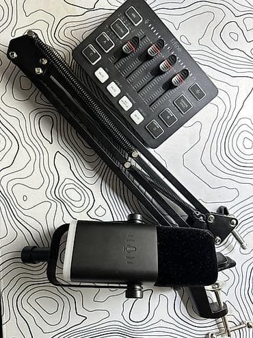 Башка аудиотехника: Продаю комплект: Микрофон, Микшер и Пантограф Микрофон - fifine AM8T — 1