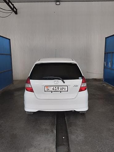 Продажа авто: Honda Fit: 2003 г., 1.3 л, Вариатор, Бензин, Хэтчбэк — 2