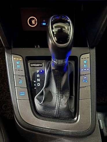 Hyundai Elantra: 2019 г., 1.6 л, Автомат, Бензин, Седан — 7