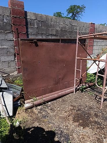 Үй жана бакча: Продам ворота! высота 2,40. ширина 1,50. стойки 2,80 .б/у . цена 15 — 1