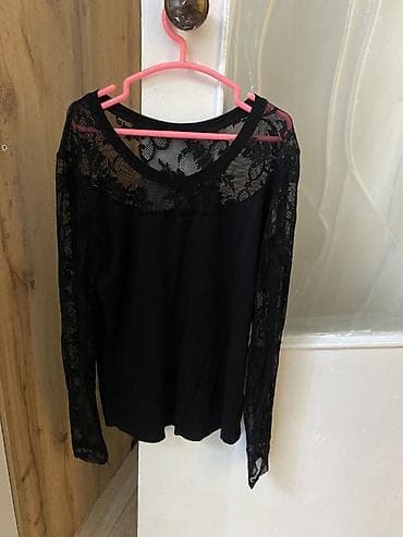 Мырзалардын бут кийими: Продаю вещи каждая вещь стоит 500 сом кроме серой футболки черной — 9