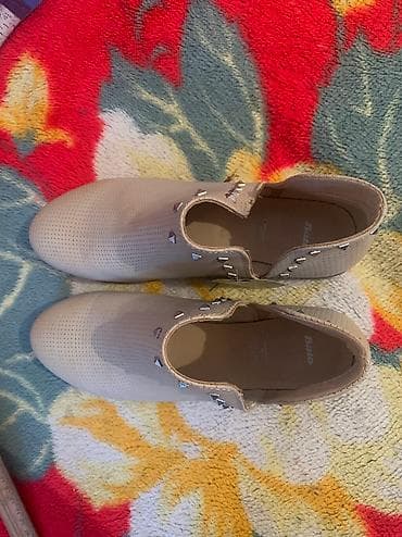 Women's Sneakers and athletic shoes: Продаю ботинки женские. Размер 39. Кожаные, цвет бежевый. Привозили из — 6