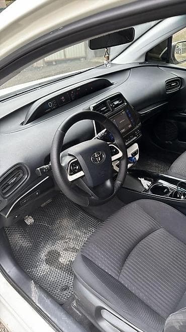 corolla 2016: Toyota Prius: 2016 г., 1.8 л, Гибрид, Хэтчбэк — 6