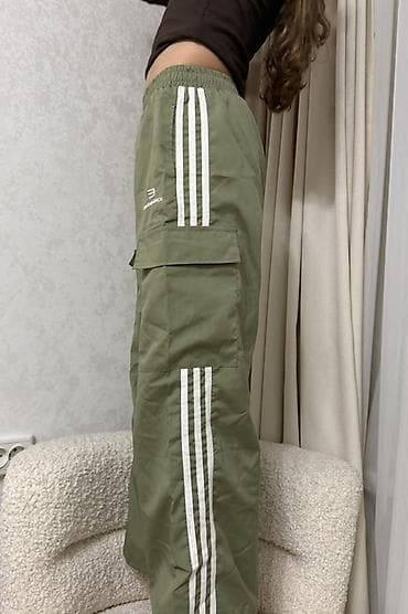 Спортивные штаны карго, оливкового цвета. - Свободный прямой крой