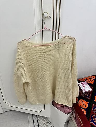 Личные вещи: Свободный вязаный свитер молочного цвета - Фасон: оверсайз, прямой — 2