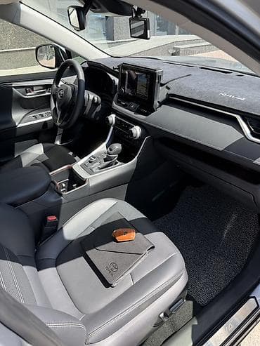 Toyota RAV4: 2023 г., 2.5 л, Автомат, Гибрид, Кроссовер — 7