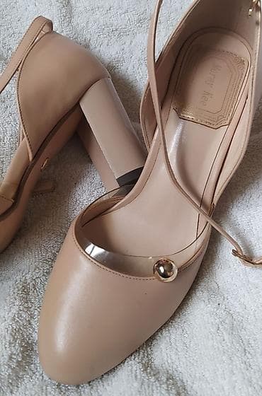 Өтүктөр: Женские туфли
Одевали мало
В хорошем состоянии
37-размер — 2