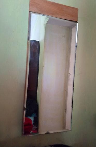 продам зеркало бу: Зеркало на стену. Винтаж. Размер: 40см на 17 см. Рамка(основа)- — 1