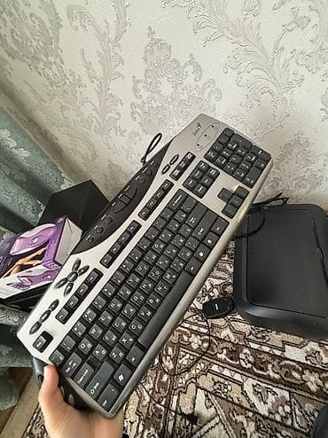 зарядка для ноутбука бишкек: Монитор, Dell, Б/у — 3