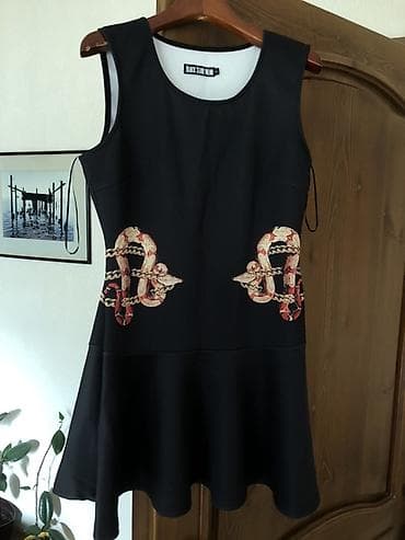 Черное платье Black Star Wear - Силуэт: трапециевидный, с широкой at lalafo.kg Черное платье Black Star Wear - Силуэт: трапециевидный, с широкой