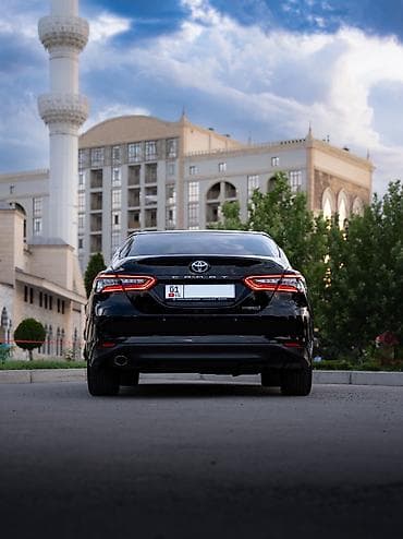82 2: Toyota Camry: 2023 г., 2.5 л, Автомат, Гибрид, Седан — 6