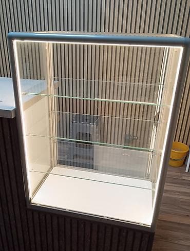 комод с подсветкой: Стеклянная витрина с подсветкой Размер 90см высота /70см ширина /40см — 3