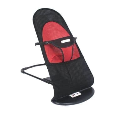 Детский шезлонг-качалка с лаконичным дизайном идеально подходит для