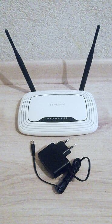 Модемы и сетевое оборудование: Wi-Fi роутер, хорошее состояние, отлично работает, 2 антенный. TP-LINK