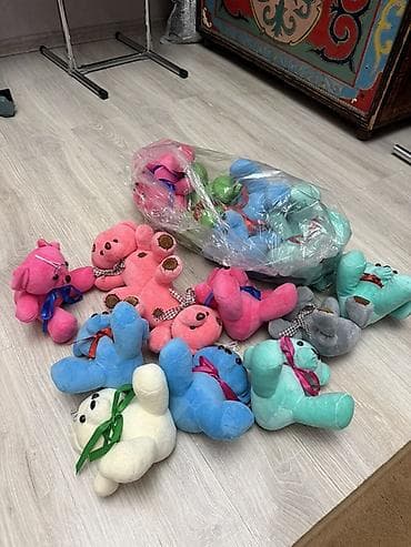 1500 сом за все. Около 25 штук Мягкие плюшевые мишки, набор