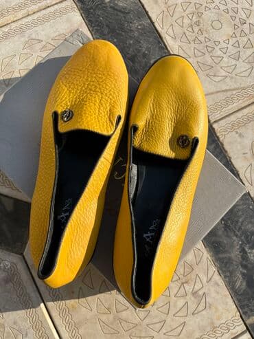 продаю в связи с переездом: Новая кожаная обувь 😍Состояние 10/10 — 2