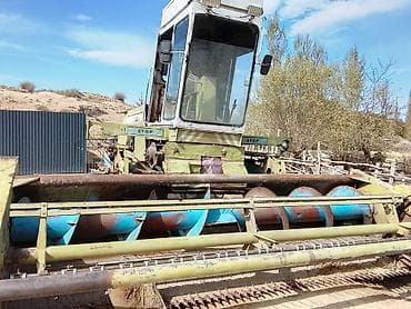 мотор запчасти: Самоходный зерноуборочный комбайн «303» с кабиной оператора — 2