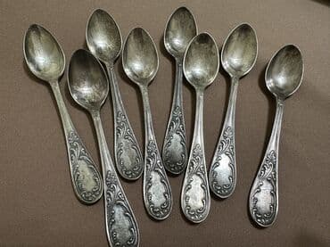 серебряная ложка: Мельхиоровые ложки кофейные.
По 100 сом — 2