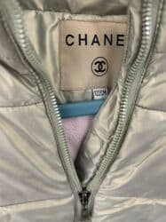 дверь даром: Отдам 2 куртки для девочки Размер 122см Примерно на 6-7 лет Сезон  — 2