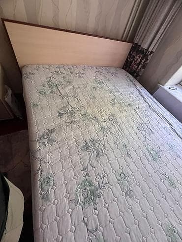 Двухспальная кровать с ортопедическим матрасом,состояние