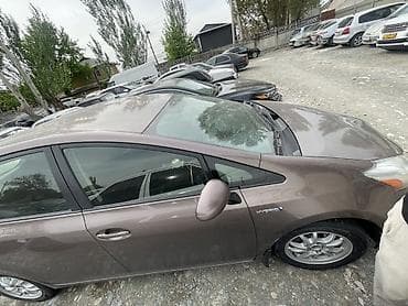 гибрит: Toyota Prius: 2017 г., Гибрид, Универсал — 3