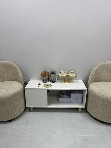 small table: Столик + два кресла комплектом - Два мягких кресла бежевого цвета — 1