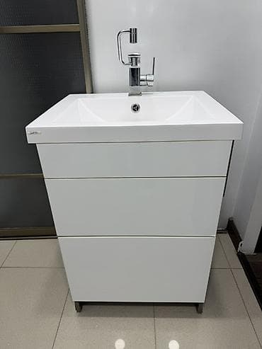 тумбочка с раковиной: Тумба для ванны, Б/у, С раковиной, ЛДСП, цвет - Белый — 1