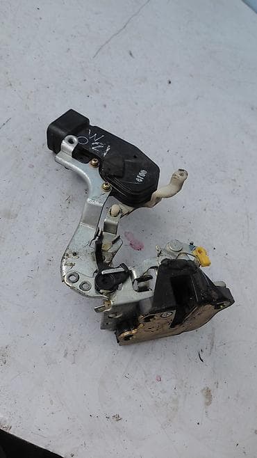smart open: Замок двери Toyota 1998 г., Б/у, Оригинал, Япония — 1