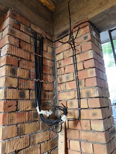 установка софитов: Представляем услуги по монтажу электропроводки. На фотографиях — 1