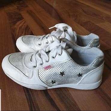 туфли кожаные: Кожаные 
Размер 31
Новые

1000 сом — 2