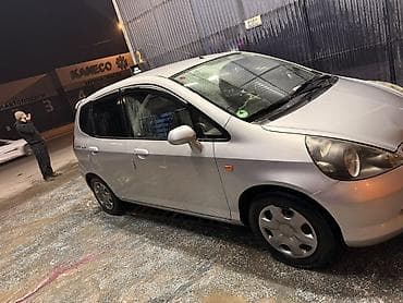 Honda Jazz: 2003 г., 1.3 л, Кол менен иштөөчү, Бензин, Хетчбек — 1