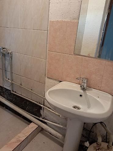 ареда помещения: Сдам небольшое помещение с санузлом. Описание: - Две смежные комнаты — 4