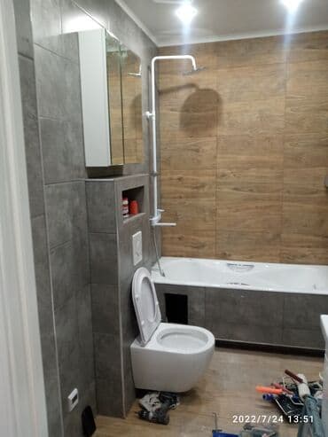 кухонный разделочный стол: Фартук на кухне, Укладка плитки в ванной, Укладка плитки на стену | Керамогранитая плитка | Вертикальная укладка, Горизонтальная укладка, Раскладка в разбежку Больше 6 лет опыта — 2