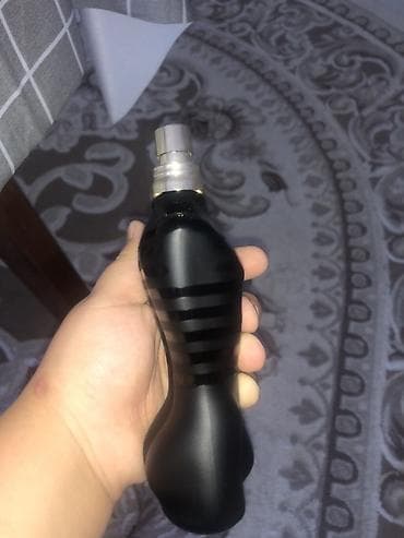 эссенс мужской парфюм: Мужской фирменном флаконе-«торсе» матово‑черного цвета с глянцевыми — 1