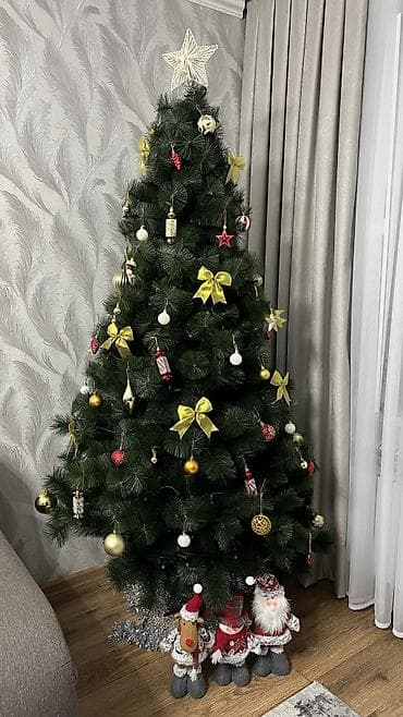Искусственная новогодняя ёлка с полным набором украшений