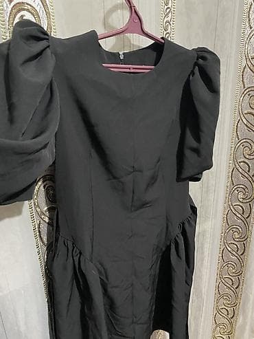 черный плащь: Черное платье с объемными рукавами - Фасон: свободный силуэт с — 2