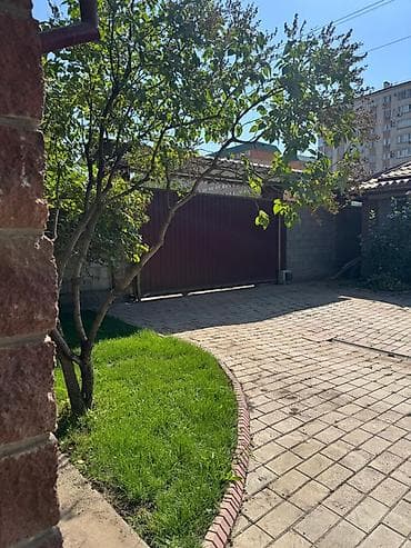 газон дорожка: Ландшафтный участок с мощеными дорожками и декоративными насаждениями — 6