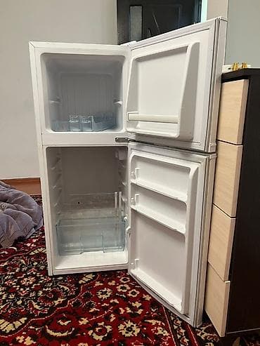 table fan: Компактный двухкамерный холодильник с верхней морозильной камерой — 1